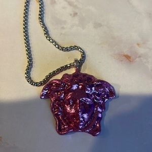 Medusa necklace metallic Barbie pink!